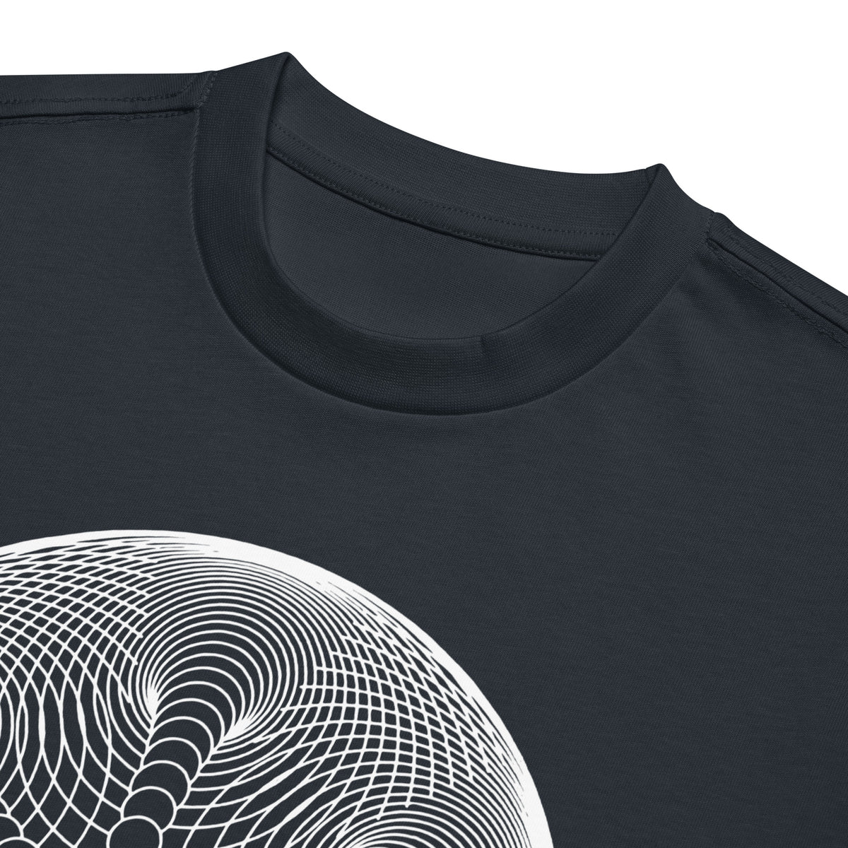 Star Weave B&W cotton box t-shirt in Navy Blazer, detail: ribbed collar above the white rim and line circles